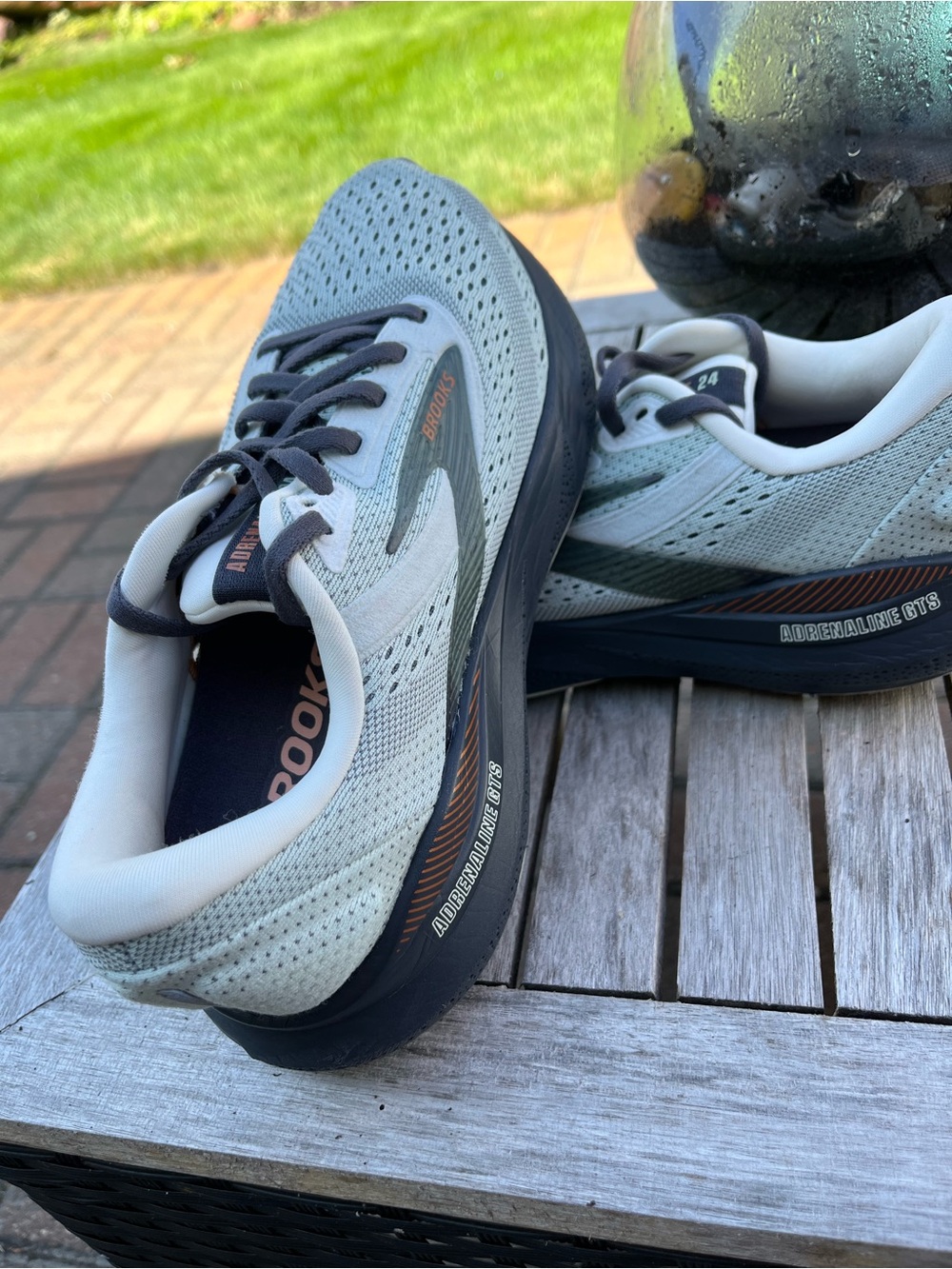 Brooks Adrenaline 24 GTS 1204261D030 women's size 8 D (wide)Light Mint and Navy